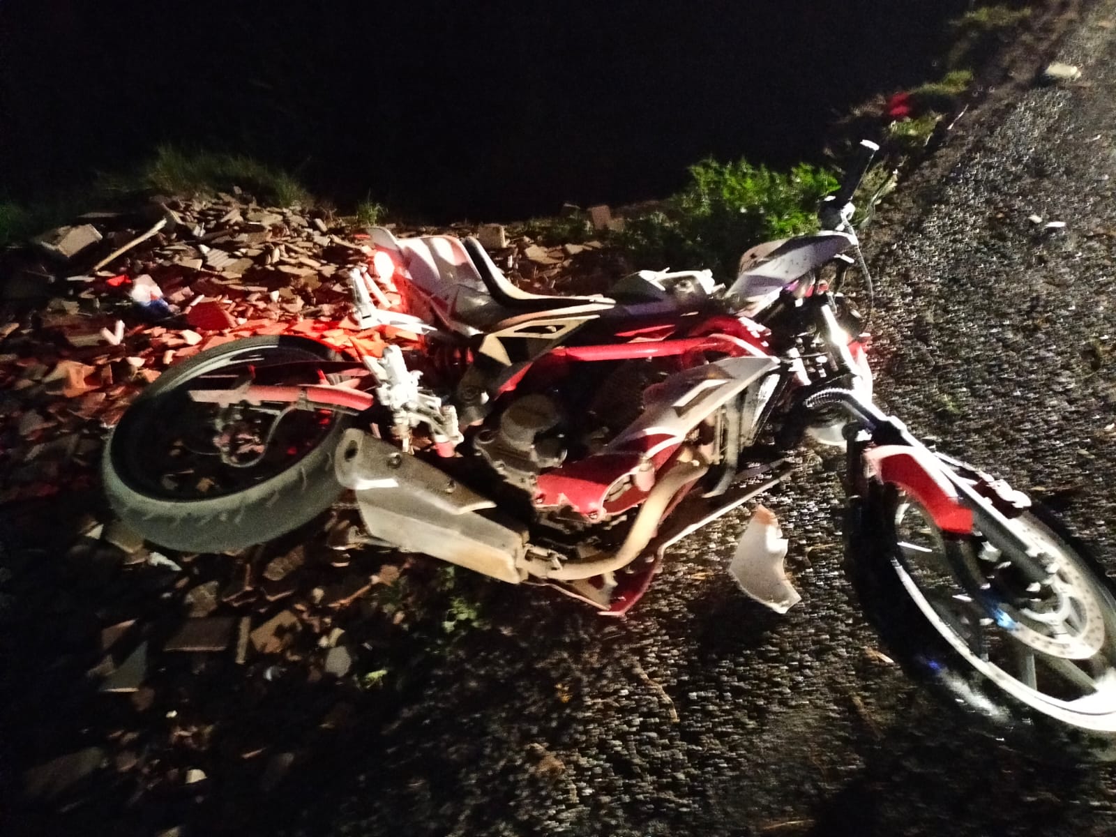 Muere motociclista tras derrapar en Nativitas su acompañante resultó