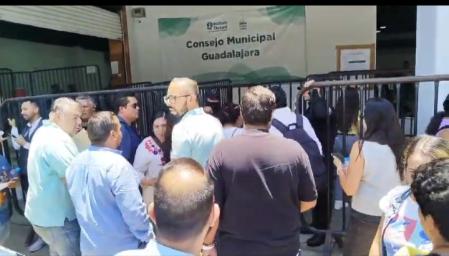 Sujetos armados bloquean conteo de votos en Jalisco