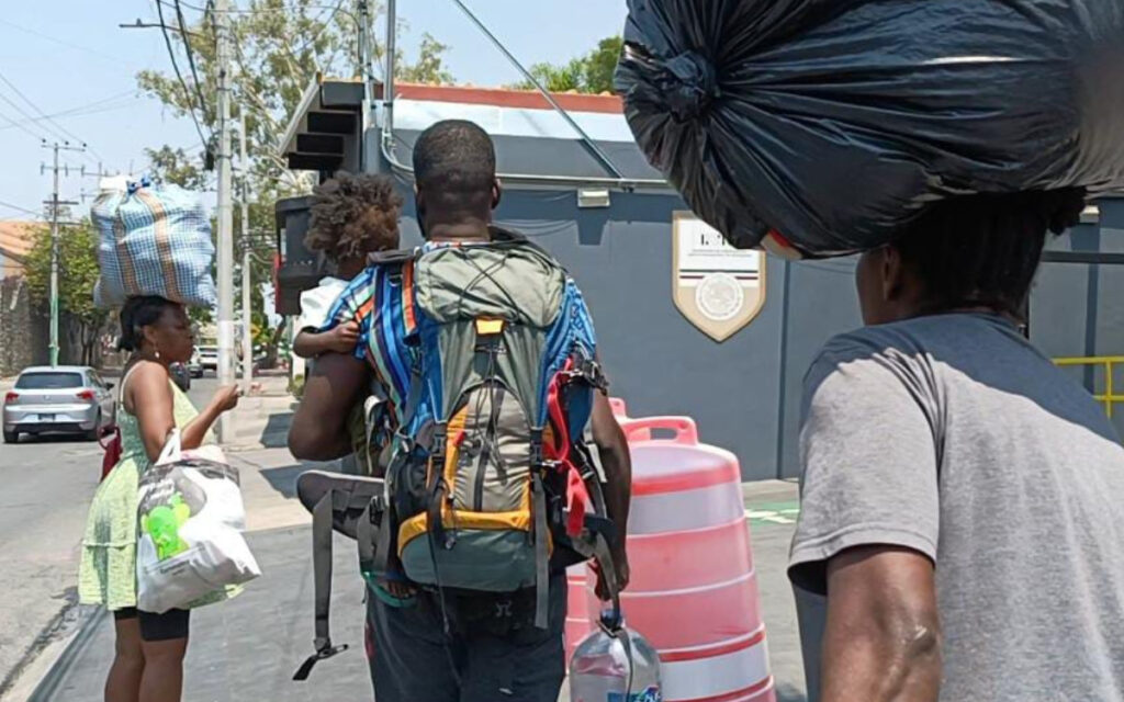 Abandonan a más de 70 migrantes en Cuernavaca