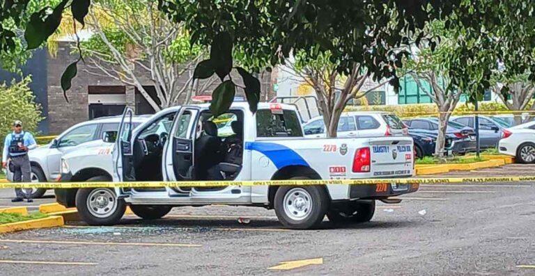 Balean a policías frente a hotel de Celaya, Guanajuato